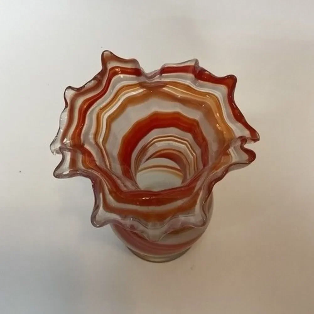 Vintage Smith's‎ Old Timer Hand Blown Swirl Glass Vase w/ Ruffles 6.75